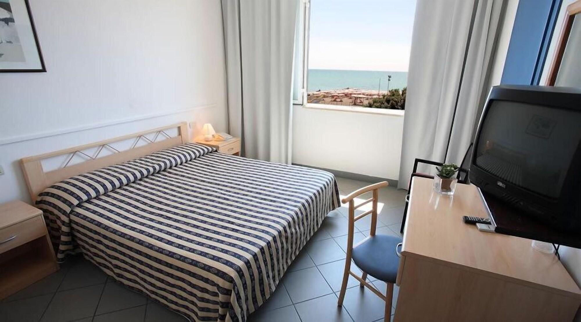 Hg Hotel Il Settebello 切齐纳的码头 外观 照片
