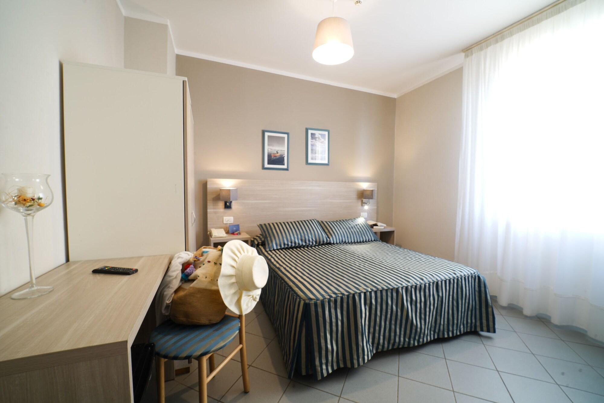 Hg Hotel Il Settebello 切齐纳的码头 外观 照片