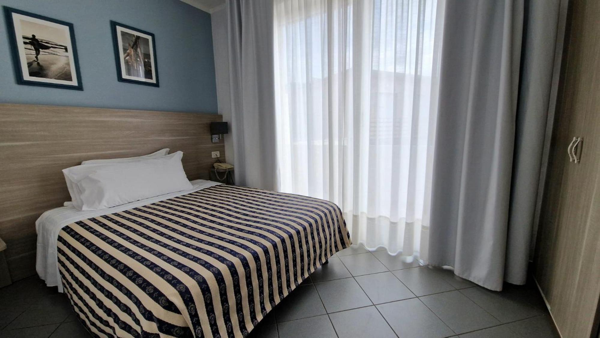 Hg Hotel Il Settebello 切齐纳的码头 外观 照片